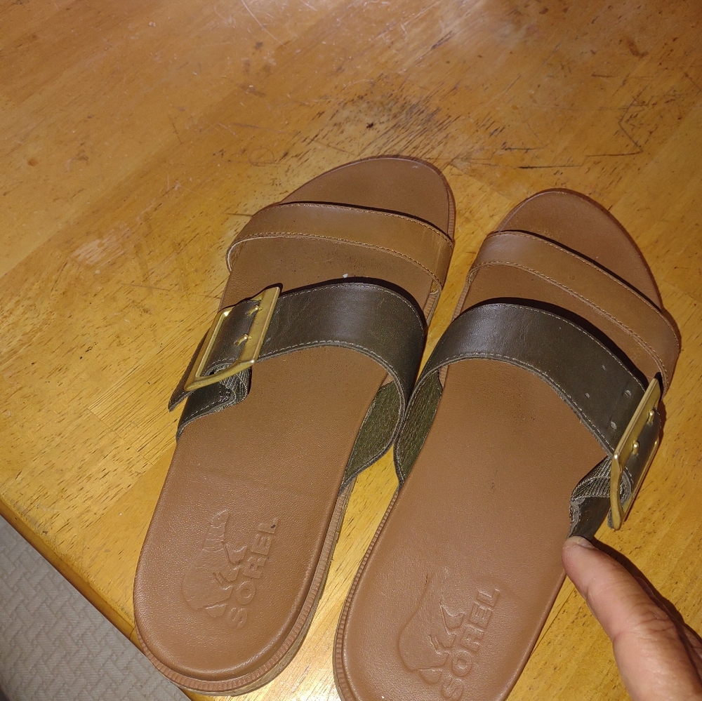Sorrel Slides. Like New. - image 3